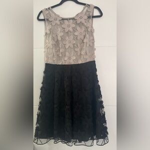 D. Exterior Italian Embroidered Floral Midi Dress, Black and Grey Size Small